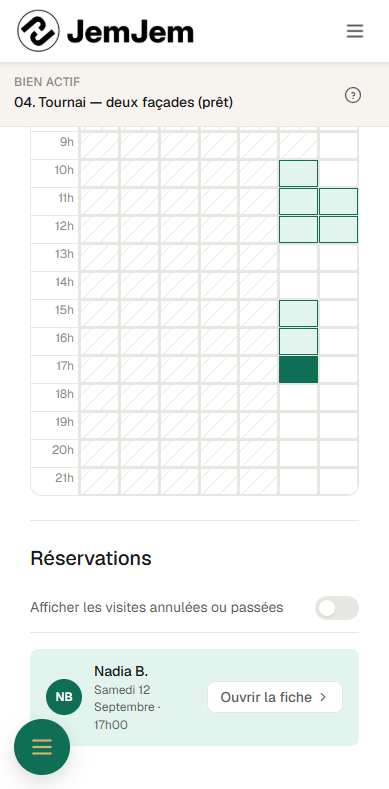 Gestion des visites sur téléphone : la grille horaire des créneaux proposés et, dessous, la réservation reçue.